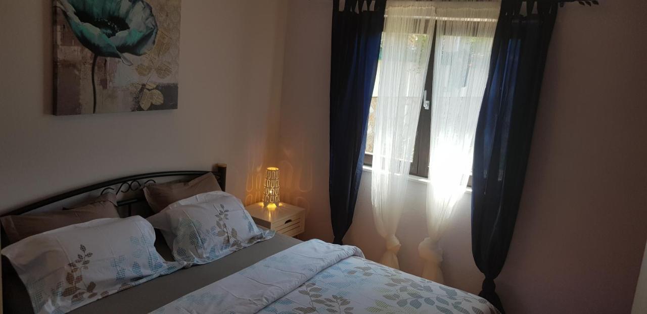 Apartments Miranda Kaprije Eksteriør bilde